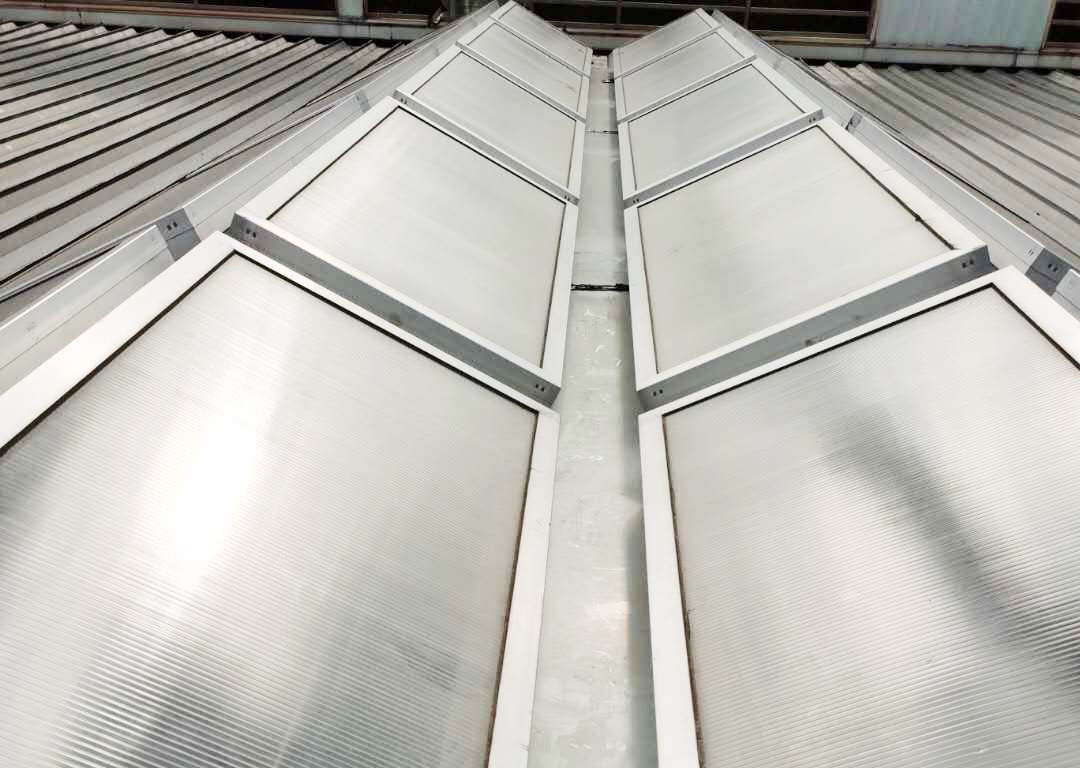 1731469024769302.jpg 三角型电动采光排烟天窗(1).jpg